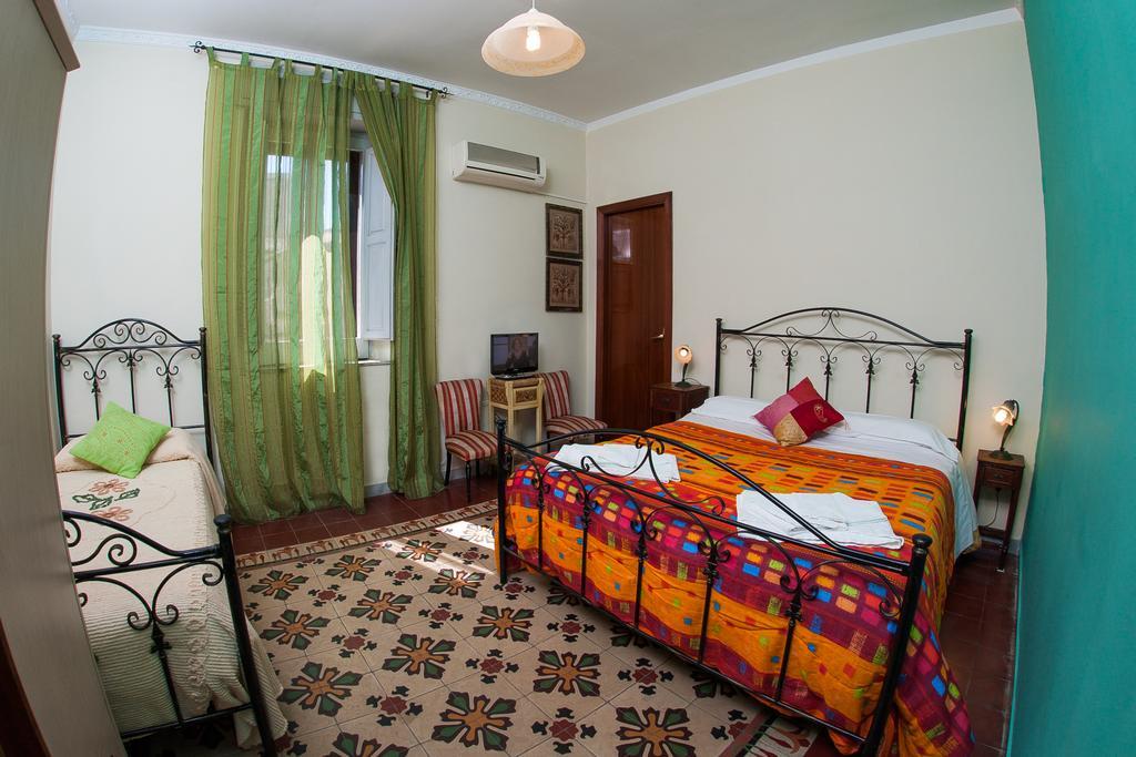 Umberto 33 Bed & Breakfast Piazza Armerina Cameră foto