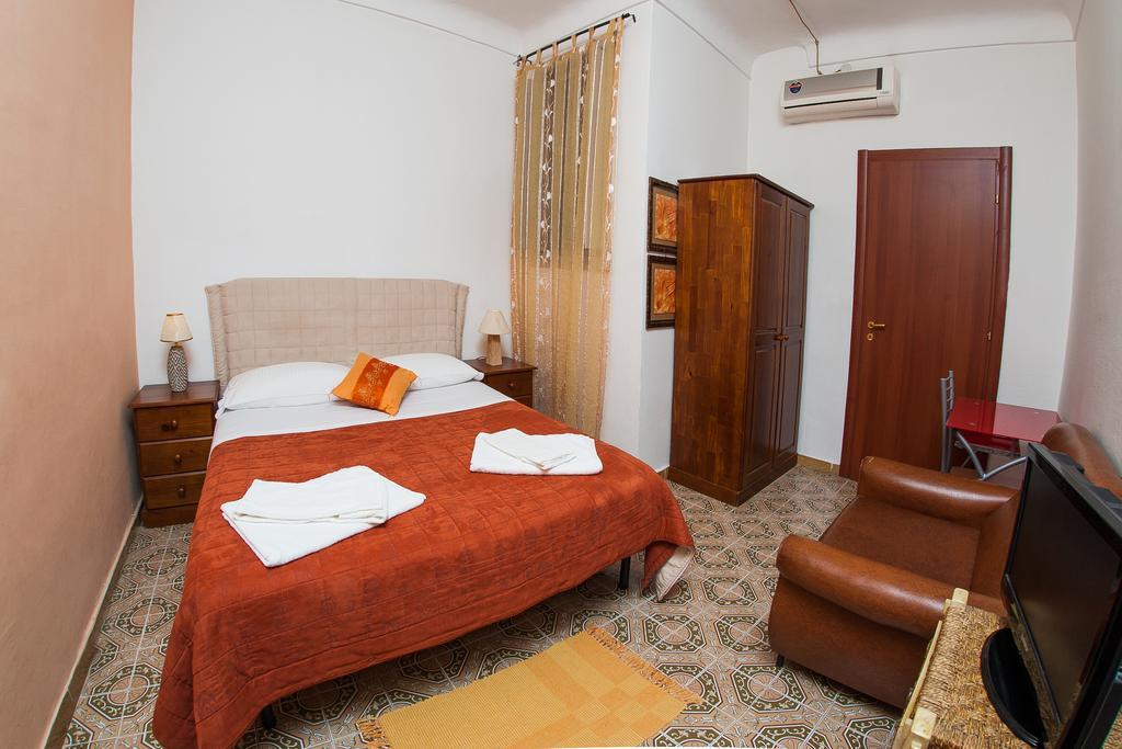 Umberto 33 Bed & Breakfast Piazza Armerina Cameră foto